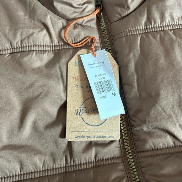 New with tags Men’s M puffer vest. Cute and functional! - Picture 3 of 4